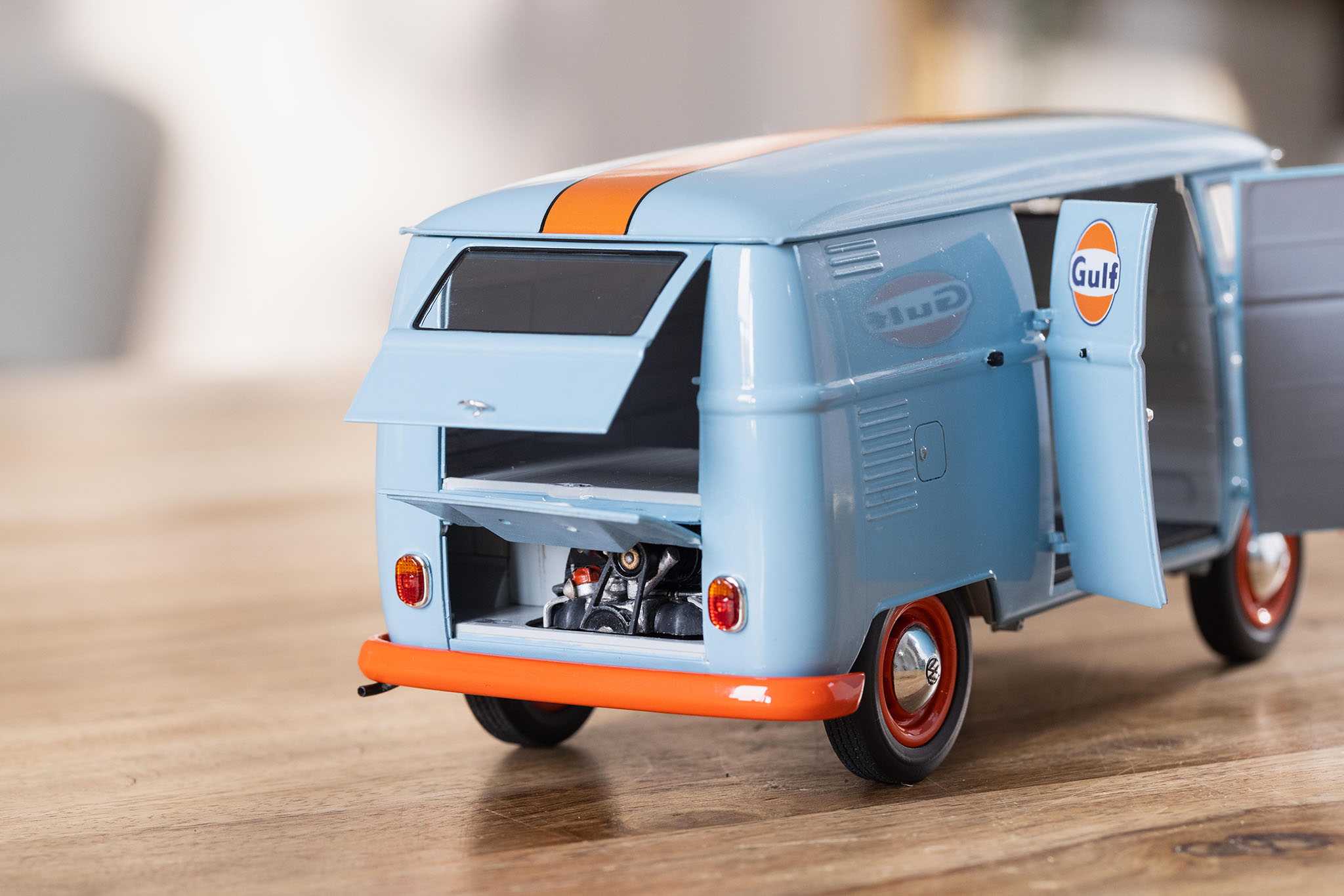 ModelSet auto 67726 - VW T1 Panel Van (Gulf Decoration) (1:24)