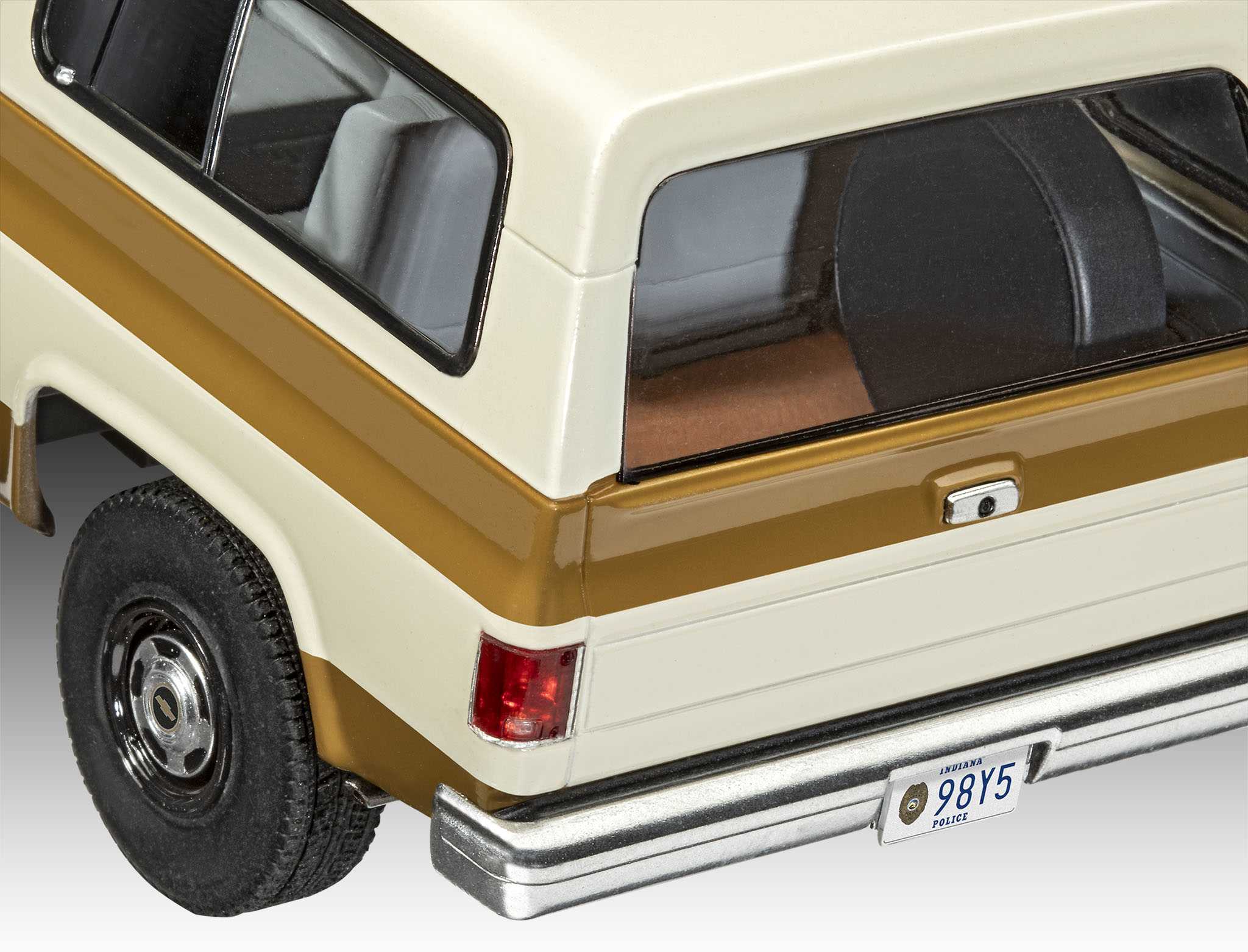 Plastic ModelKit STRANGER THINGS auto 07724 - 1985 Chevrolet K5 Blazer (1:25)