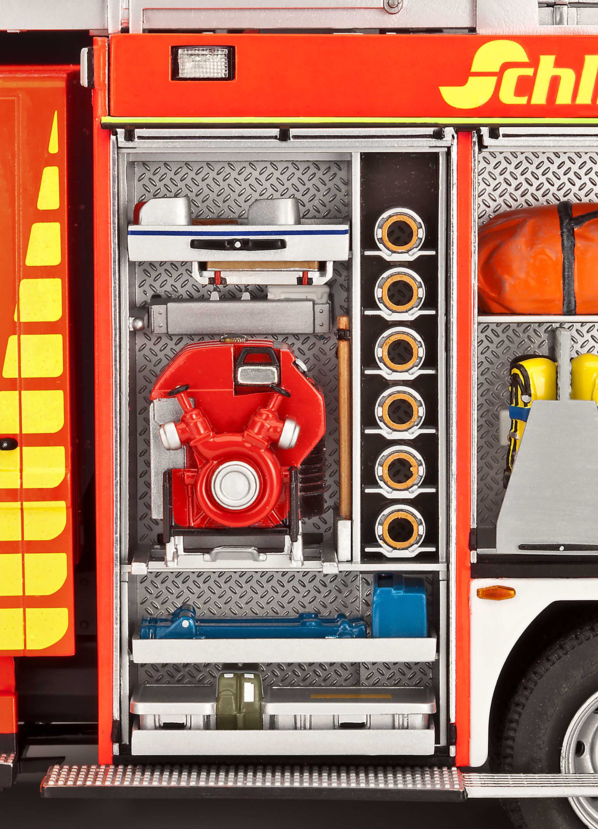 Plastic ModelKit auto 07404 - Schlingmann LF20/16 Mercedes Benz Atego 1529 AF (1:24)