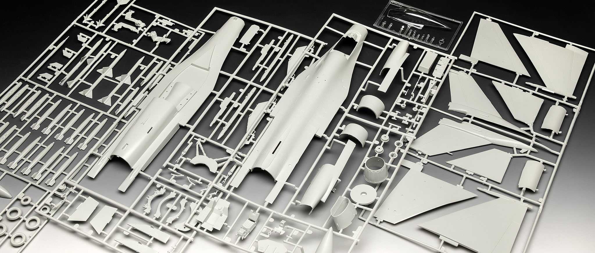 Plastic ModelKit letadlo 03802 - 50th Anniversary F-16 Falcon (1:32)