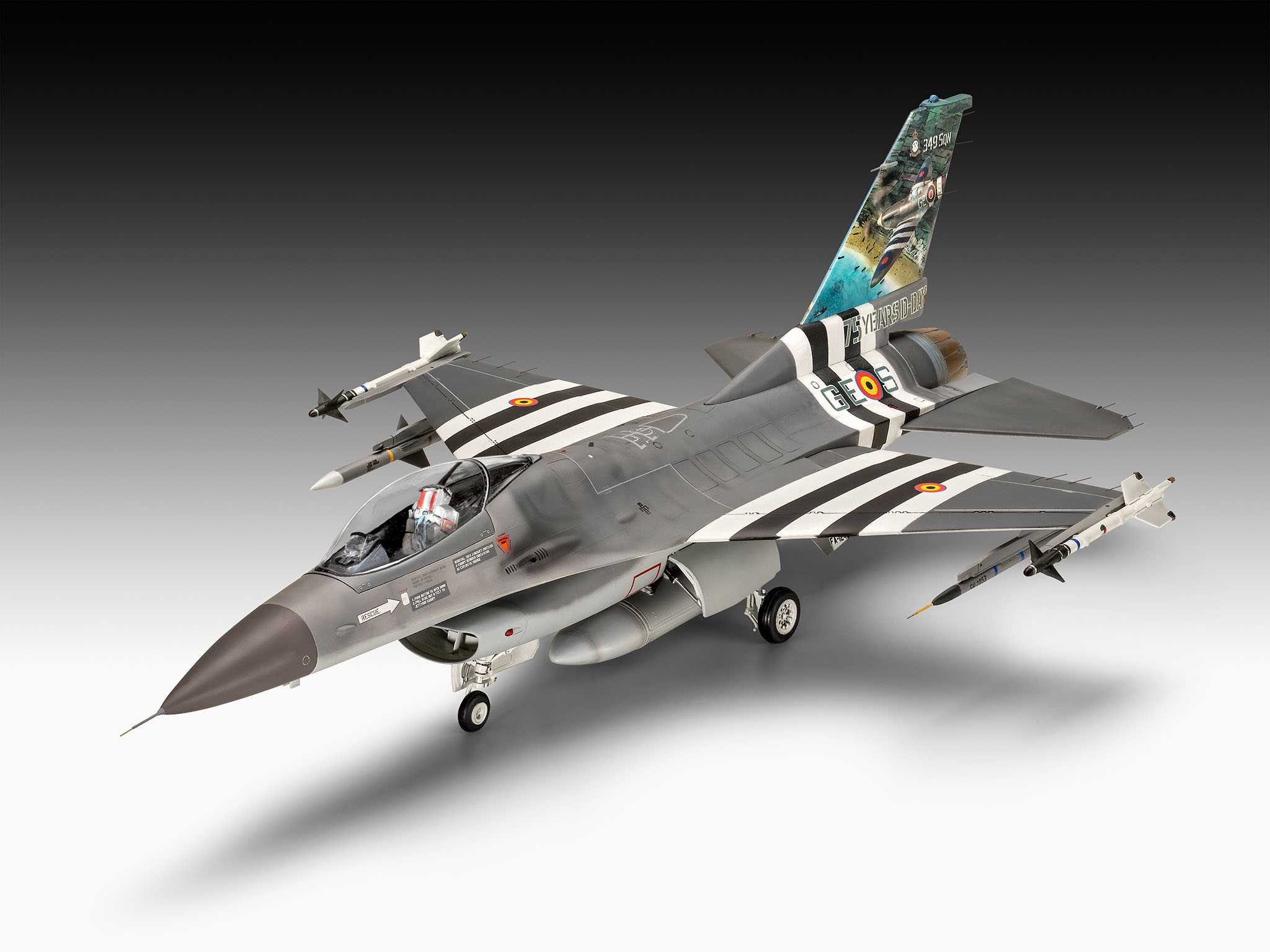 Plastic ModelKit letadlo 03802 - 50th Anniversary F-16 Falcon (1:32)