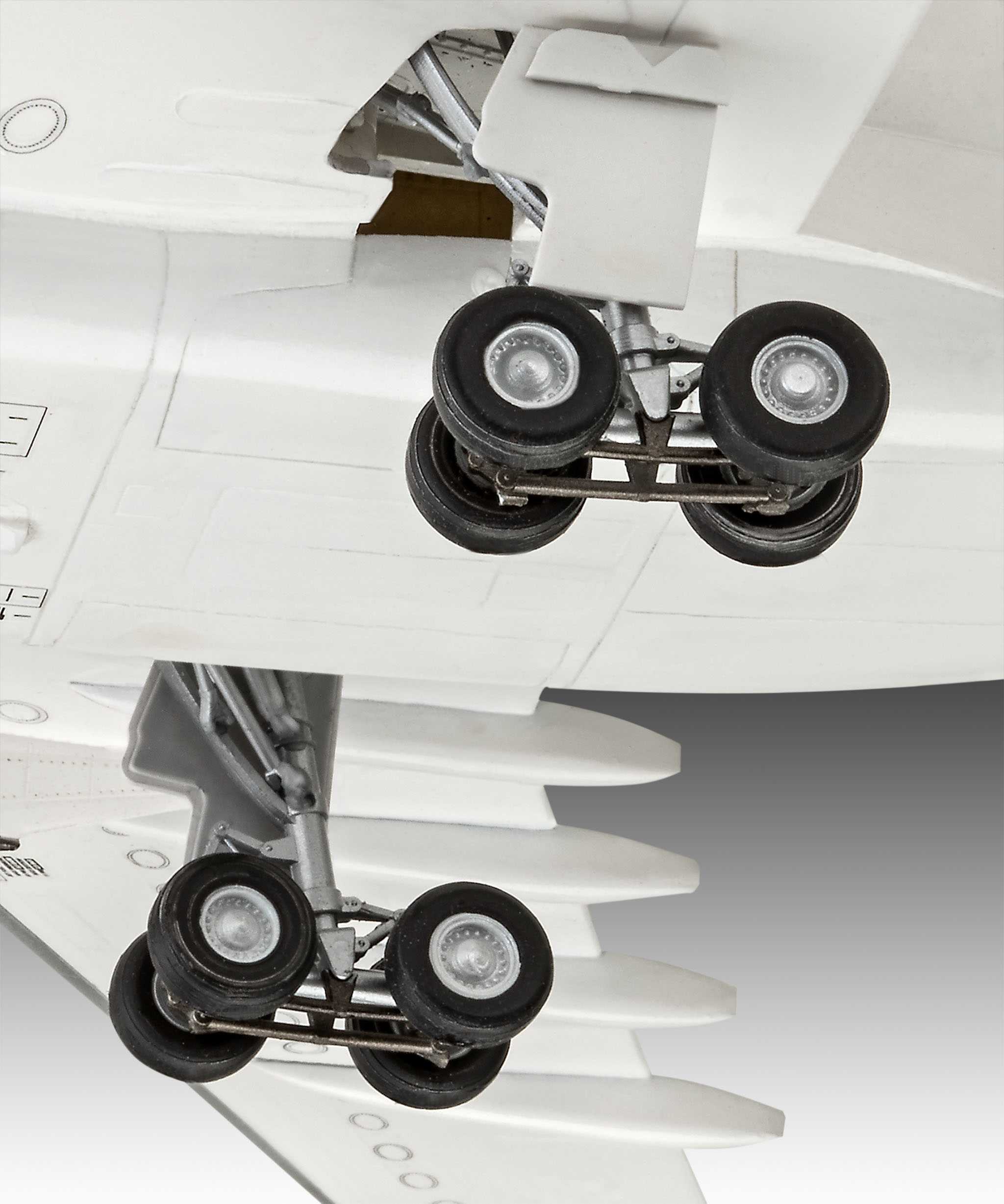 Plastic ModelKit letadlo 03816 - Airbus A330-300 - Lufthansa "New Livery" (1:144)