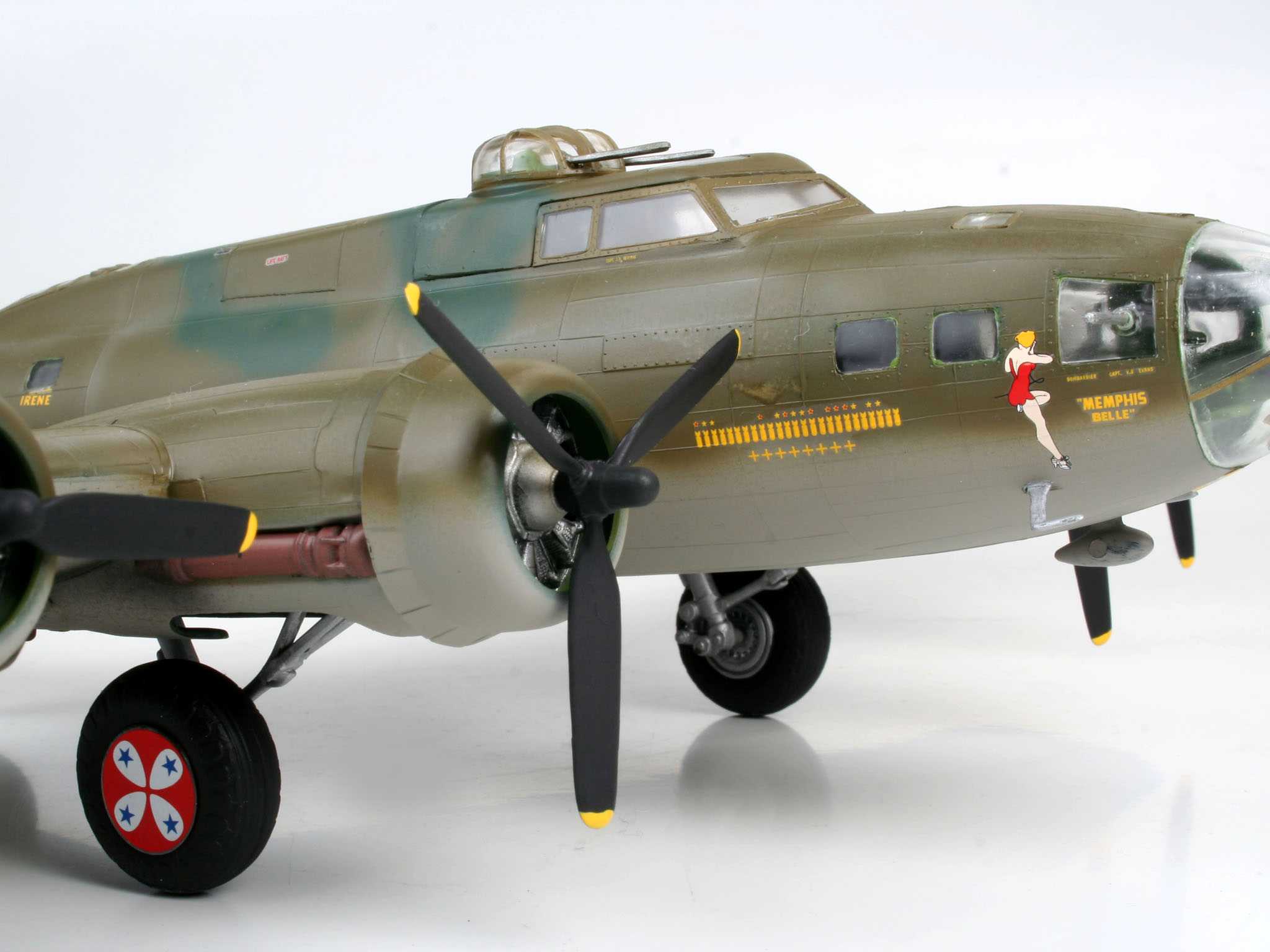Plastic ModelKit letadlo 04279 - B-17F "Memphis Belle" (1:72)