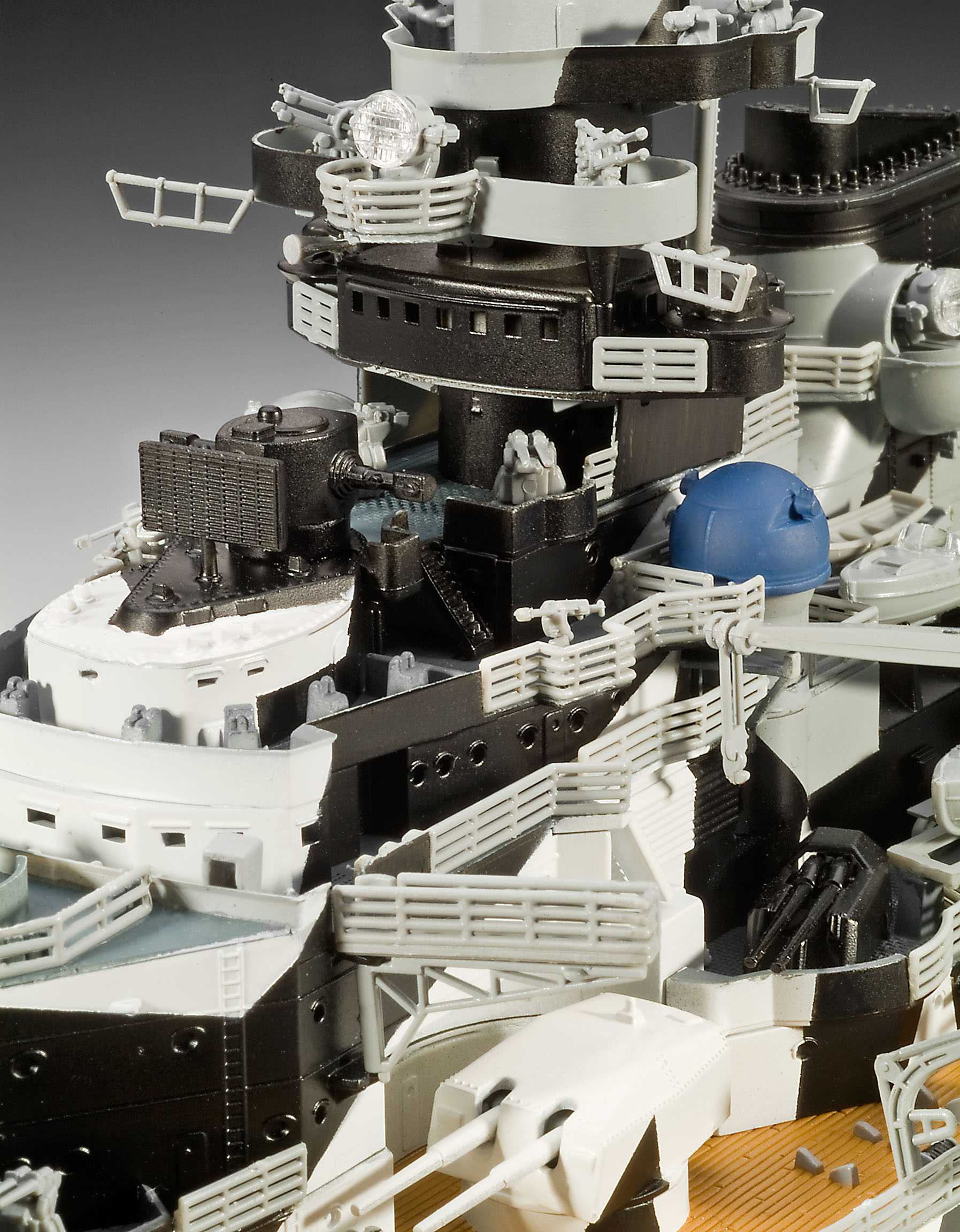 Plastic ModelKit loď 05096 - German Battleship WWII TIRPITZ (1:350)