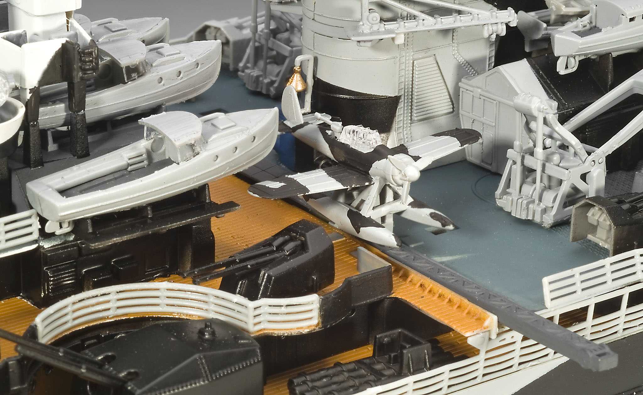 Plastic ModelKit loď 05096 - German Battleship WWII TIRPITZ (1:350)