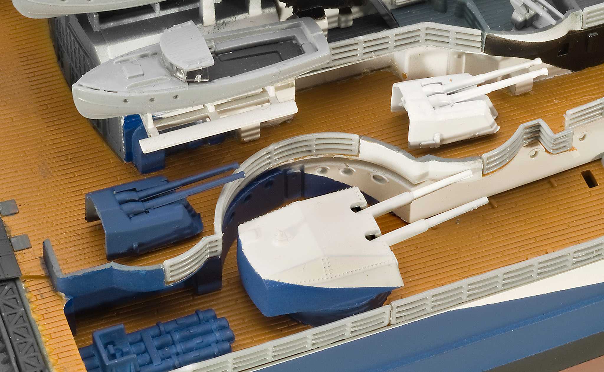 Plastic ModelKit loď 05096 - German Battleship WWII TIRPITZ (1:350)