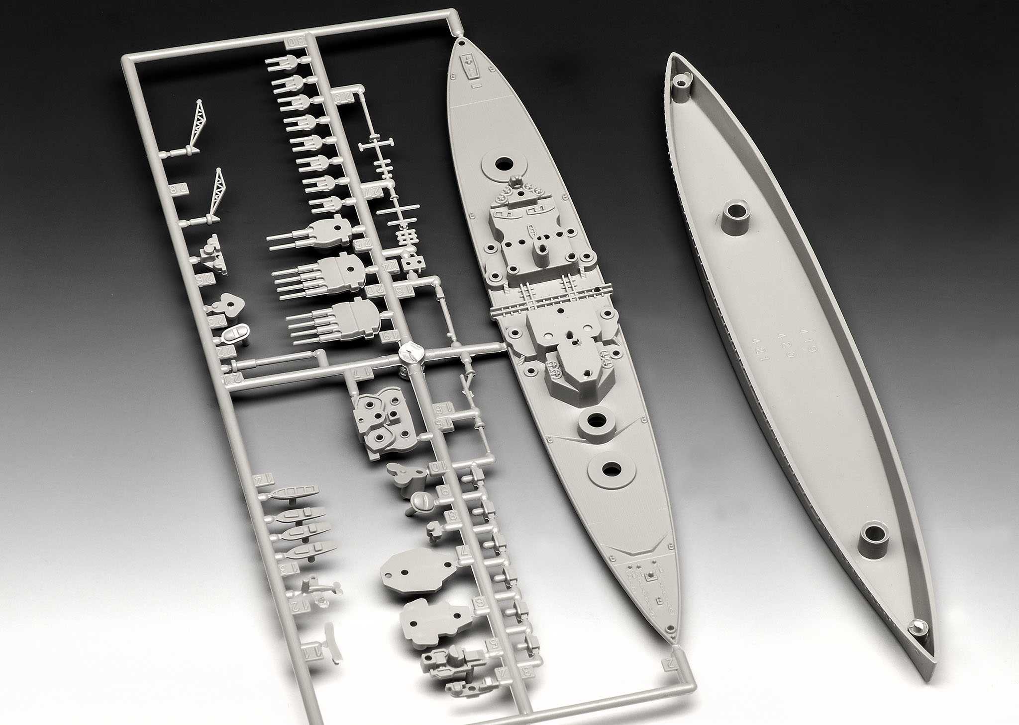 Plastic ModelKit loď 05182 - HMS Duke of York (1:1200)