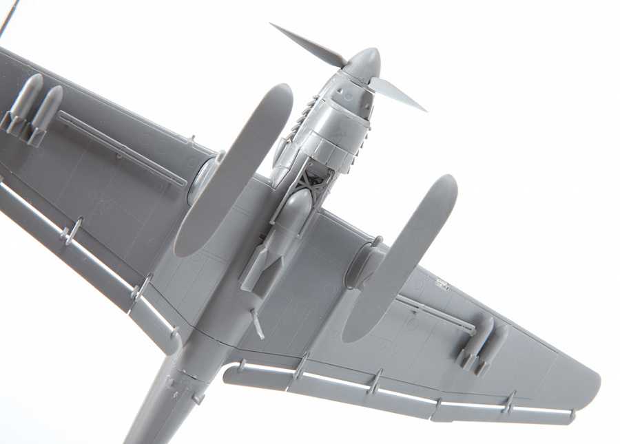 Snap Kit letadlo 7323 - JU-87B-2/U4 "STUKA" with skis (1:72)