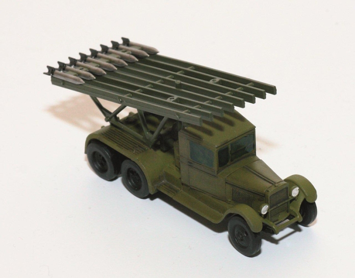Snap Kit military 6128 - BM-13 Katyusha (1:100)